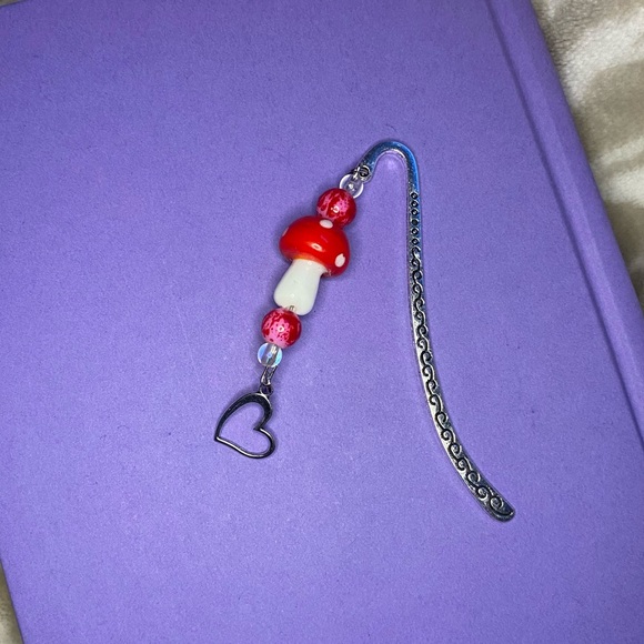 Mushroom Metal Hook Bookmark - Picture 3 of 4